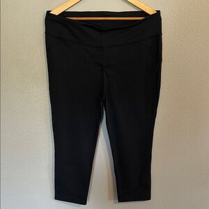 Fabletics Black Cropped Leggings